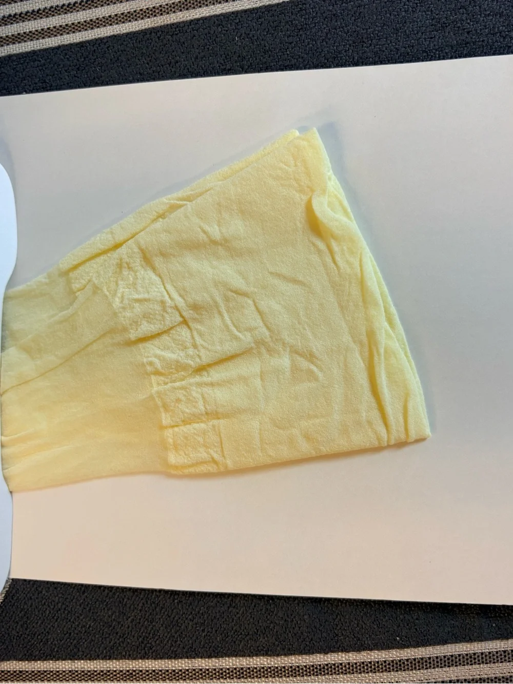 VTG NWT Clover Yellow Thigh High Nylon Seamless Stretch Stockings Size 8.5-11 M